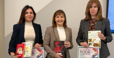 Elche celebra el Día del Libro con el reparto de 1.200 ejemplares por distintos puntos del municipio