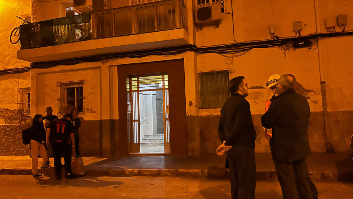 El Ayuntamiento realiza inspecciones en los bloques de San Antón tras el desalojo de 61 vecinos