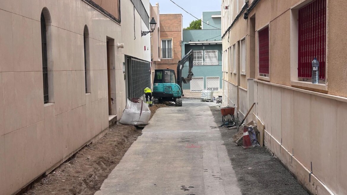 Continúan las actuaciones de mejora de accesibilidad y plataforma única en el Raval