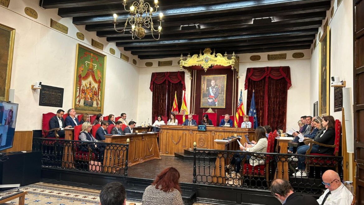 Llum verda a la protecció de la façana reculada de Nous Regs el Progrés