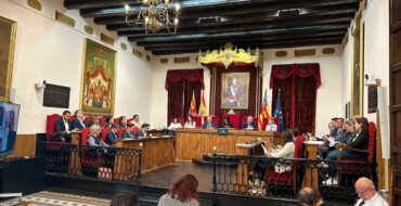 Llum verda a la protecció de la façana reculada de Nous Regs el Progrés