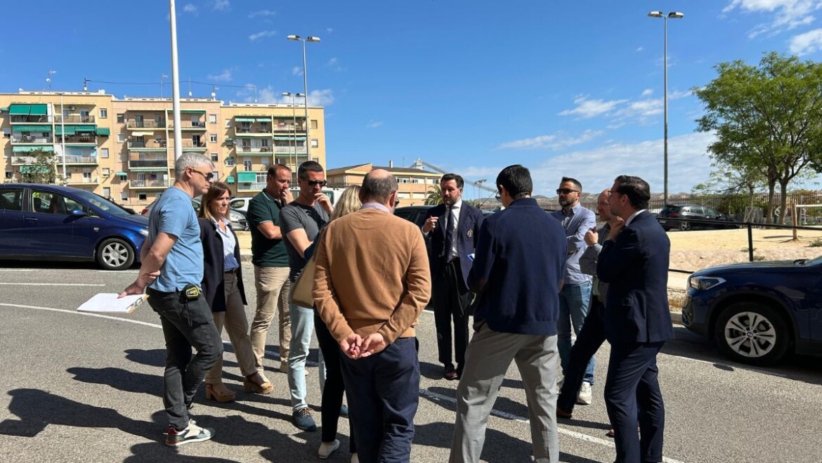 Ayuntamiento y Aigües d’Elx intervendrán en Clara Campoamor para dar una solución urgente