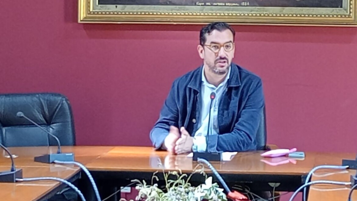 El nuevo contrato de limpieza municipal contempla los espacios educativos y sociales en ejecución