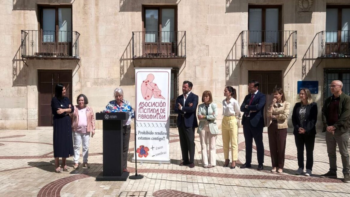 Elche conmemora el Día Internacional de la Fibromialgia y Síndrome de Fatiga Crónica