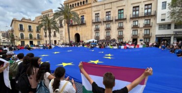 Elche conmemora el Día de Europa con alumnos de todos los centros escolares