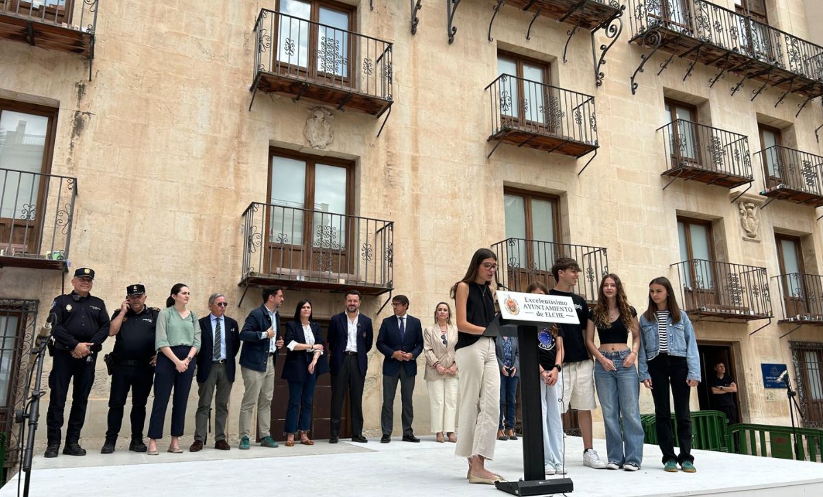 Elche conmemora el Día de Europa con alumnos de todos los centros escolares (3)