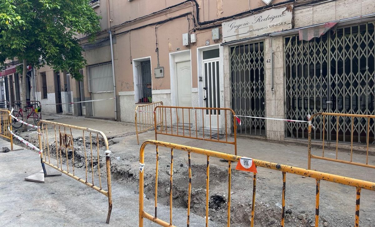 La reforma integral de la Avenida Ausiàs March entra en su recta final (3)