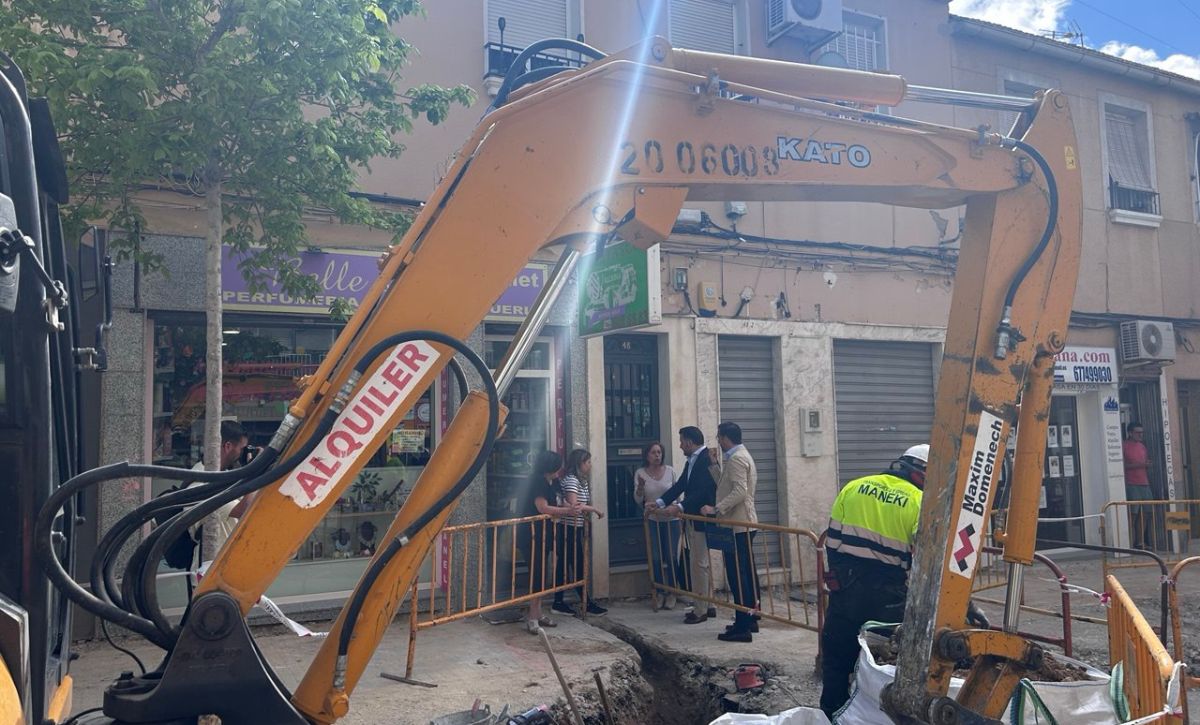 La reforma integral de la Avenida Ausiàs March entra en su recta final (7)