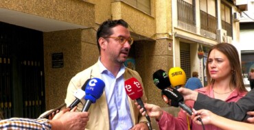 Comienza la instalación de toldos-vela para dotar de sombra a las calles comerciales del centro histórico