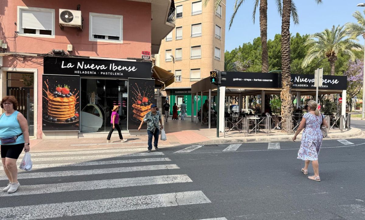 Elche moderniza sus semáforos con la instalación de descontadores (1)