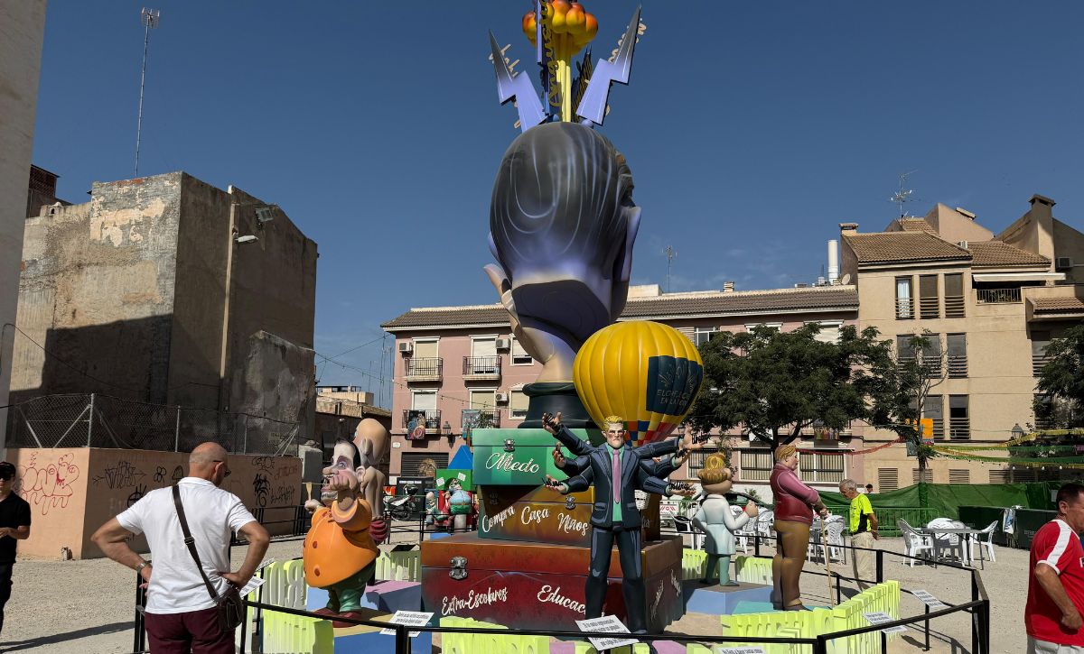 La salud mental protagonista en la Hoguera de San Juan 2025 del Raval (6)