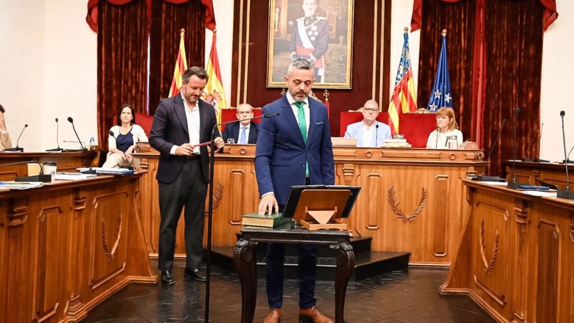 Pedro José Sáez toma posesión como nuevo concejal del grupo municipal de Vox