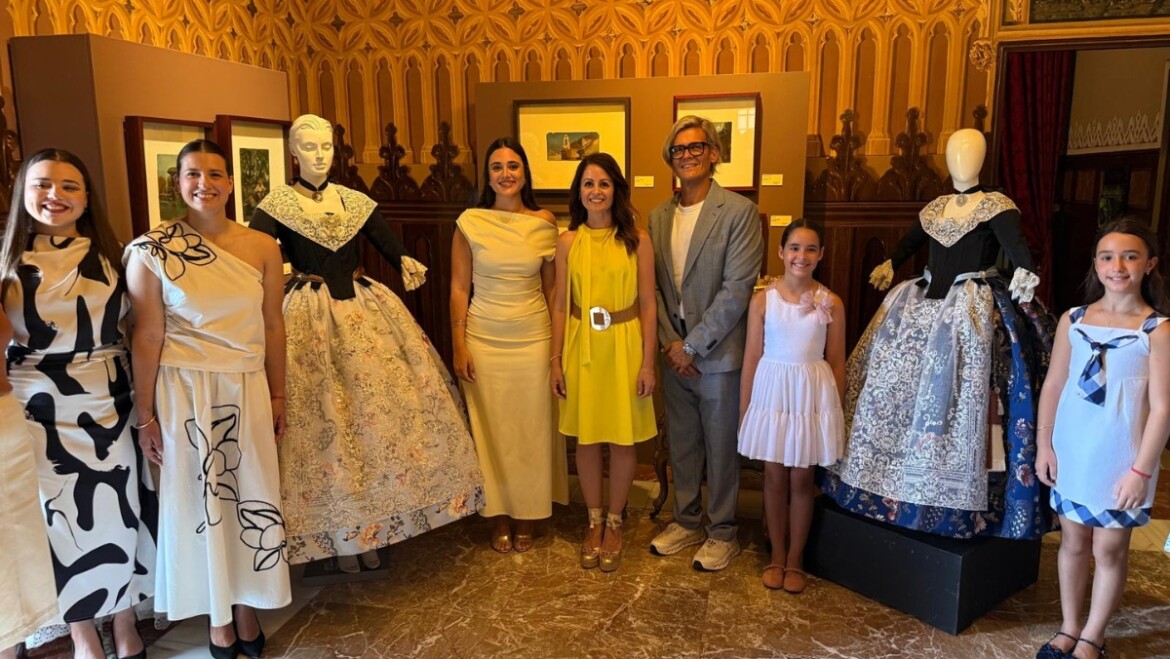 Elche expone por primera vez la indumentaria de las Reinas y Damas de las Fiestas de Elche