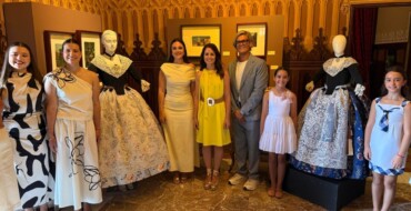 Elx exposa per primera vegada la indumentària de les Reines i Dames de les Festes d’Elx