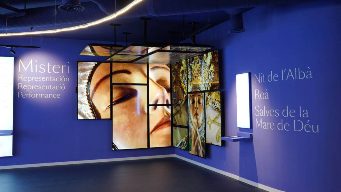 La exposición del Misteri d’Elx se puede visitar esta semana en la Plaza Mayor de El Altet