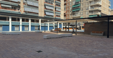 Finalitzen les obres de renovació integral de la plaça dels Pisos Blaus