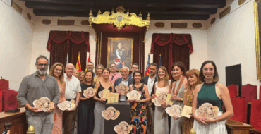 L’Ajuntament presenta el ventall i el facsímil del Misteri d’Elx 2025