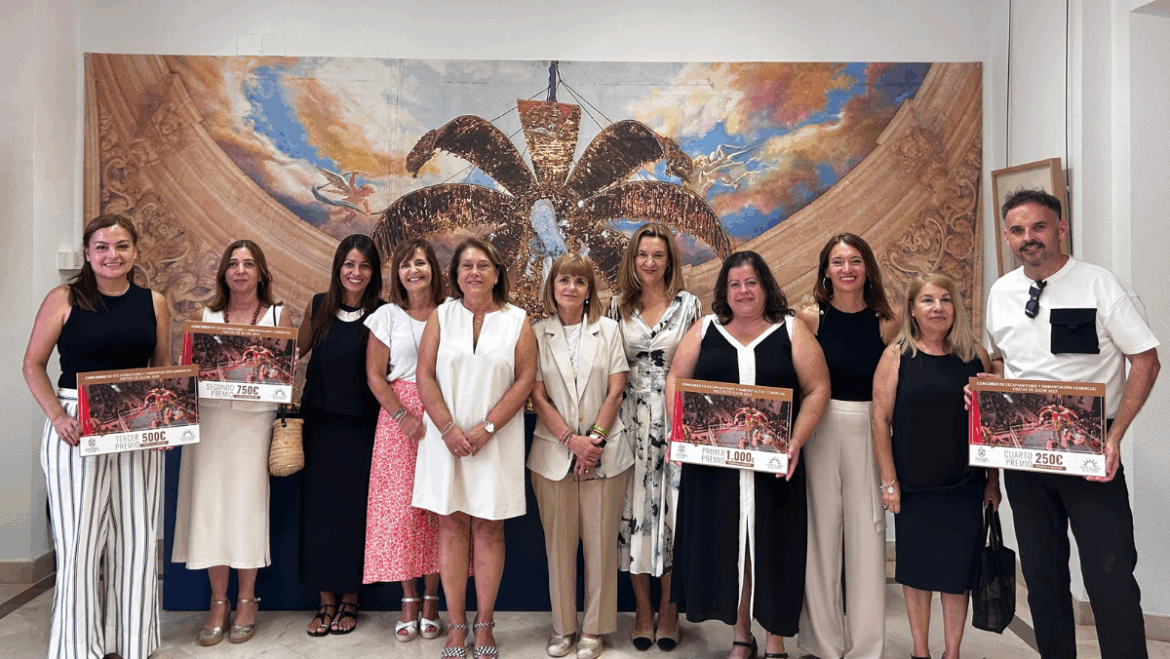 Tijeras Verdes y Farmacia de Las Bayas ganan el concurso de escaparates Fiestas de Elche