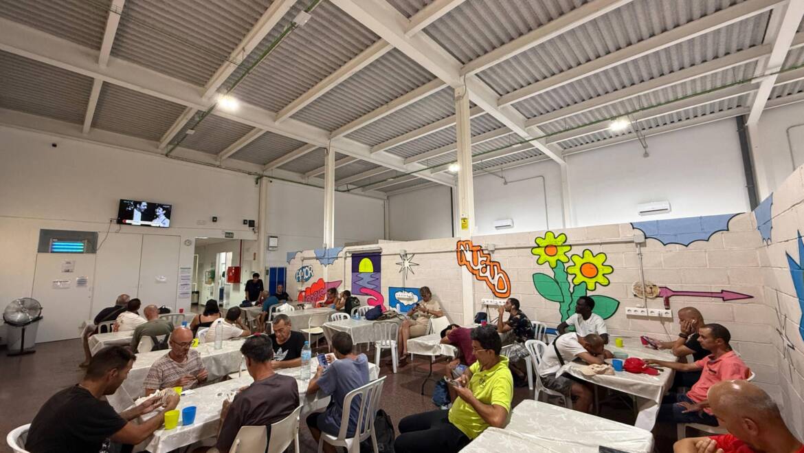 Un total de 55 personas hacen uso del Centro de Acogida de Conciénciate durante la ola de calor