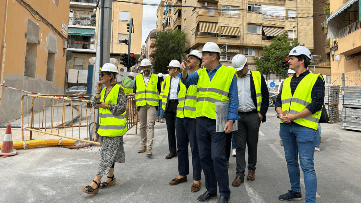 El alcalde Pablo Ruz visita las obras de rehabilitación integral del barrio de Porfirio Pascual