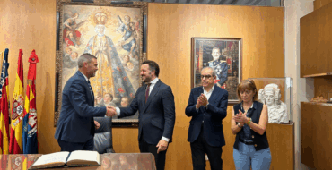 Elx rep l’alcalde de Caravaca de la Cruz amb motiu de l’Any Jubilar