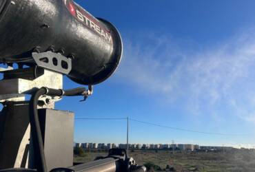 Elche continúa con las labores de fumigación intensiva para frenar la proliferación de mosquitos