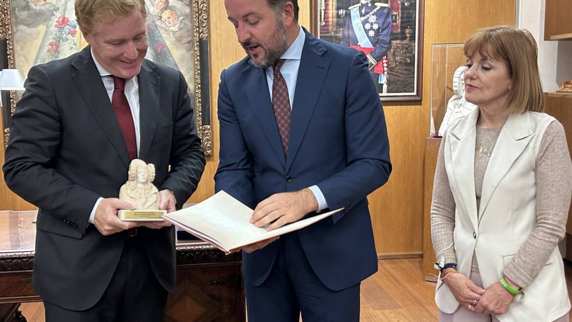 Elche recibe al alcalde de Badajoz con motivo del Año Jubilar