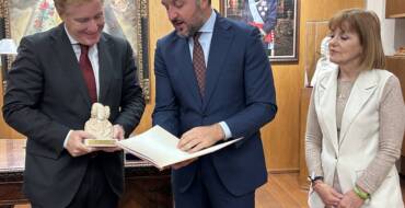 Elche recibe al alcalde de Badajoz con motivo del Año Jubilar