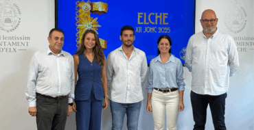 Elche elabora una costra gigante con motivo del Encuentro Nacional de Jóvenes de Hermandades y Cofradías