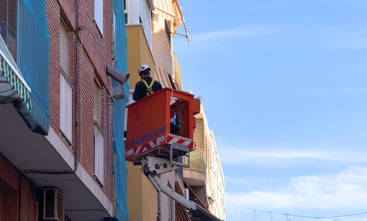 Comienza la renovación de más de 1.000 luminarias en Altabix y Sector V (2)