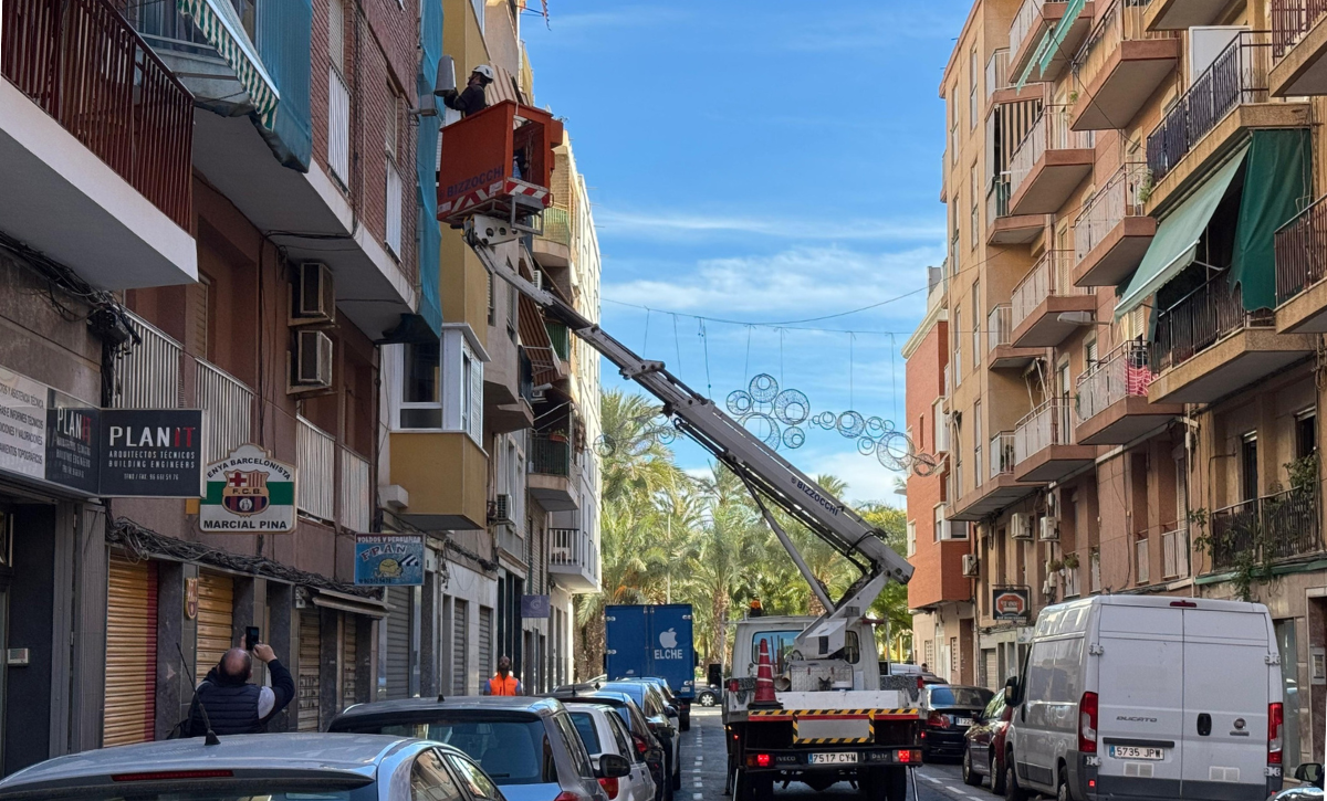 Comienza la renovación de más de 1.000 luminarias en Altabix y Sector V (4)