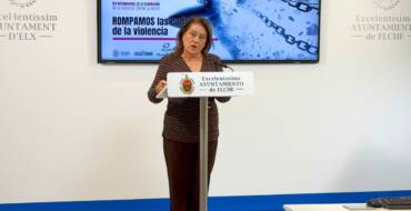 Elche conmemora el 25N con la lectura del manifiesto en l’Hort del Xocolater