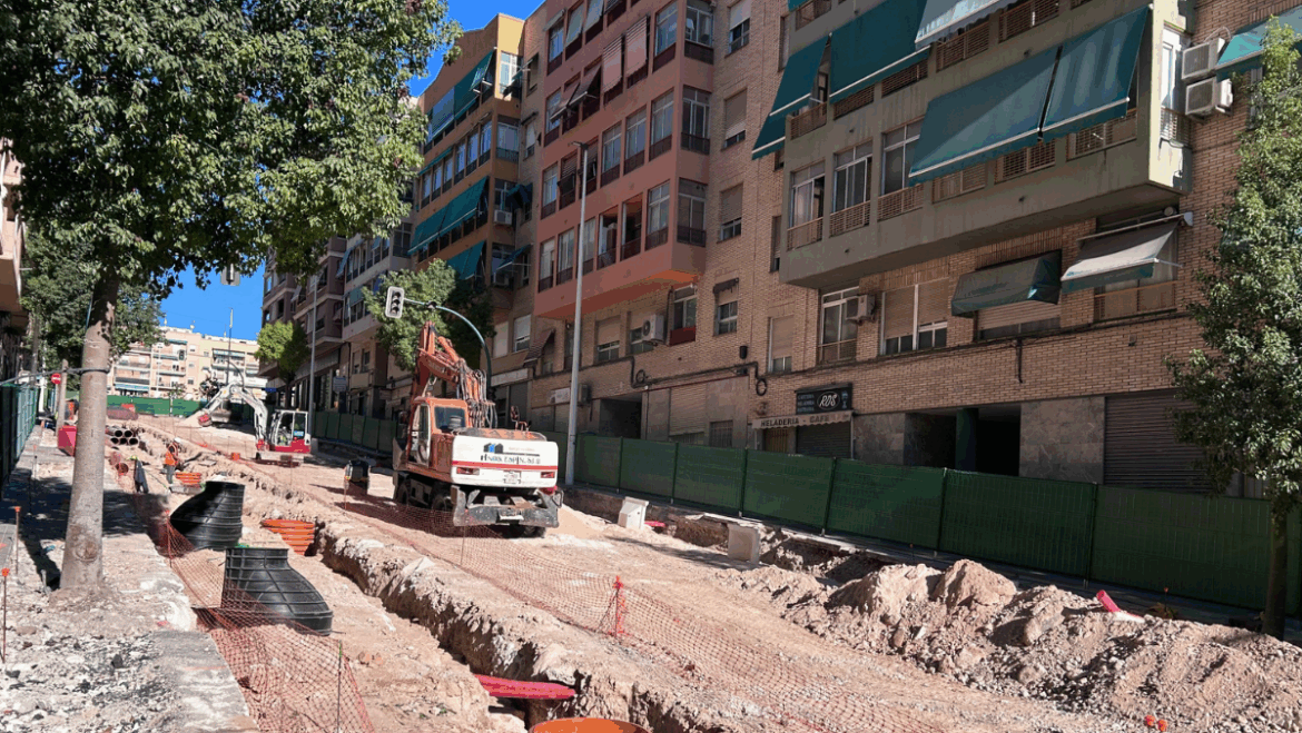 Avanzan las obras de mejora y reurbanización de la calle Clara Campoamor