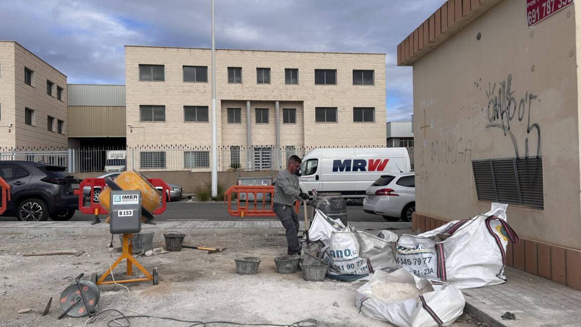 Los talleres de empleo para menores de 30 años se centran en la mejora del Polígono de Carrús