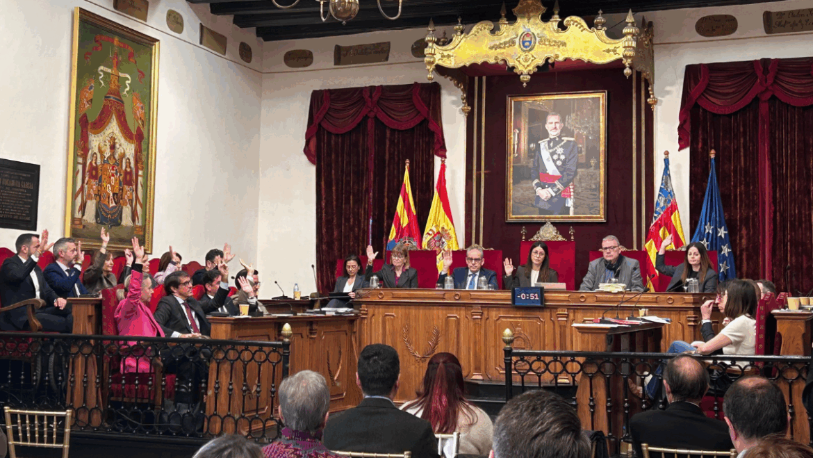 El pleno aprueba una moción en defensa integral de la Mujer con motivo del Día Internacional