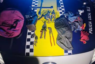 Detingut per robatori amb força en una finca de la Marina