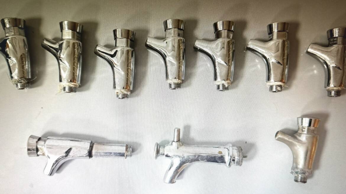 Detinguts dos jóvens per sostraure material d’instal·lacions municipals