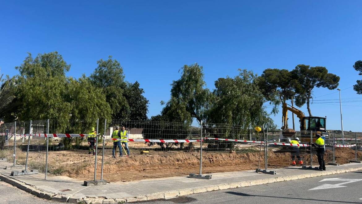 L’Ajuntament inicia les obres del ‘Jardí de l’Aigua’ a Torrellano