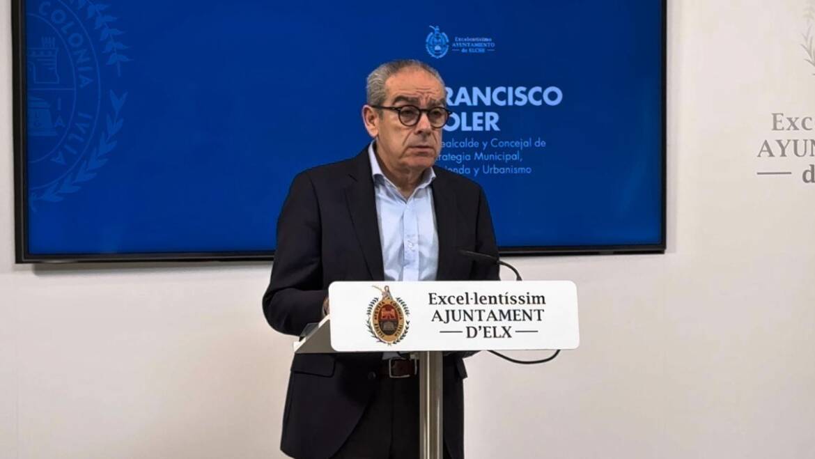 Elx avança en la restricció de la implantació de plantes fotovoltaiques en el camp