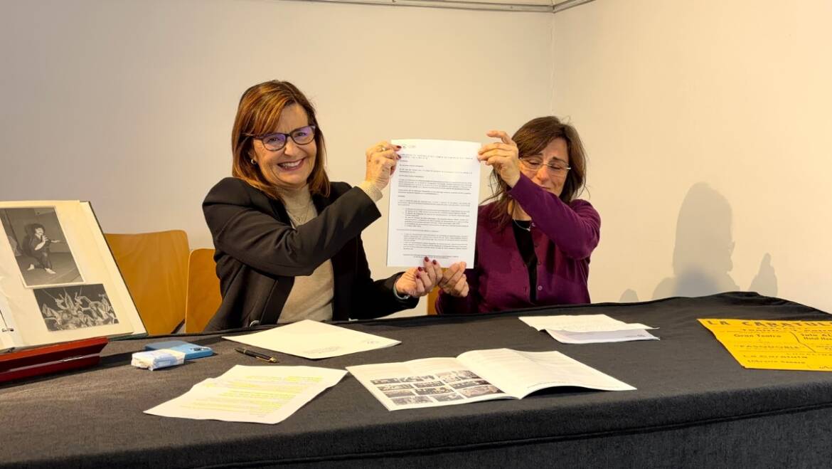 La Caràtula cedix el seu fons documental a la Biblioteca Pere Ibarra per a preservar la memòria teatral il·licitana