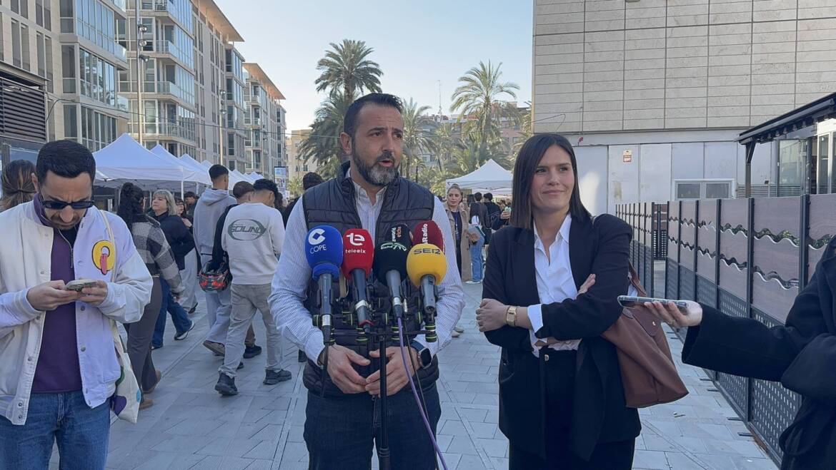 La III Feria de la FP de Elche abre sus puertas en el Centro de Congresos