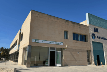 Elche pone en marcha un nuevo sistema de recogida y reciclaje de residuos agrícolas