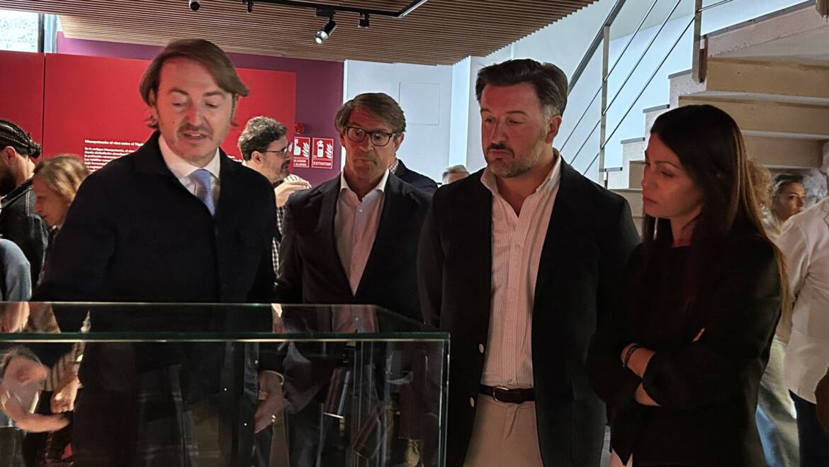 El MAHE inaugura l’exposició ‘L’empremta de Dionís’ amb obres originals de Picasso i Dalí