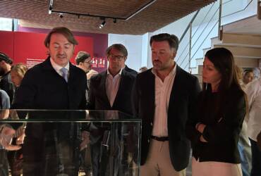 El MAHE inaugura la exposición ‘La huella de Dionisos’ con obras originales de Picasso y Dalí