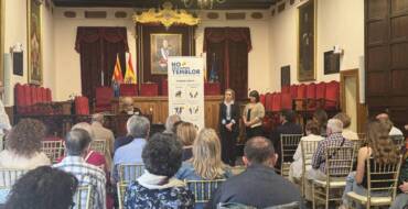 Elche conmemora el Día Mundial del Parkinson