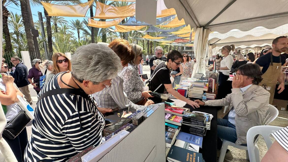 Èxit de la Fira del Llibre en el passeig de l’Estació amb més de 30.000 visitants