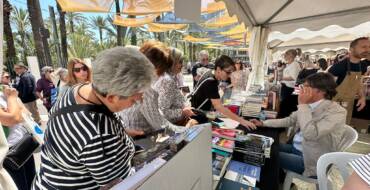 Éxito de la Feria del Libro en el Paseo de la Estación con más de 30.000 visitantes