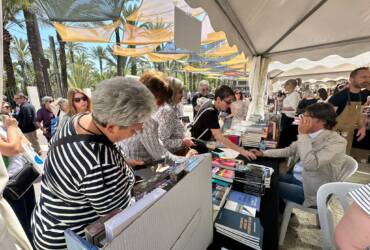 Éxito de la Feria del Libro en el Paseo de la Estación con más de 30.000 visitantes