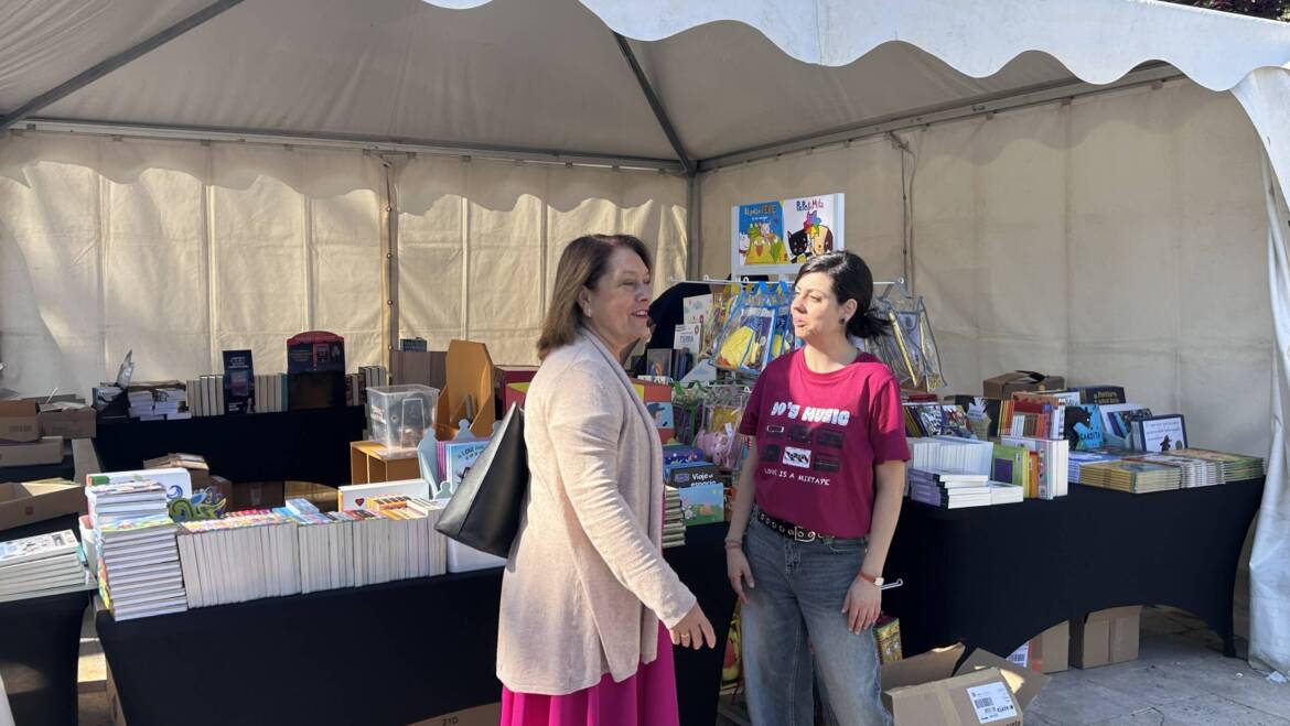 El Paseo de la Estación acoge durante todo el fin de semana la Feria del Libro