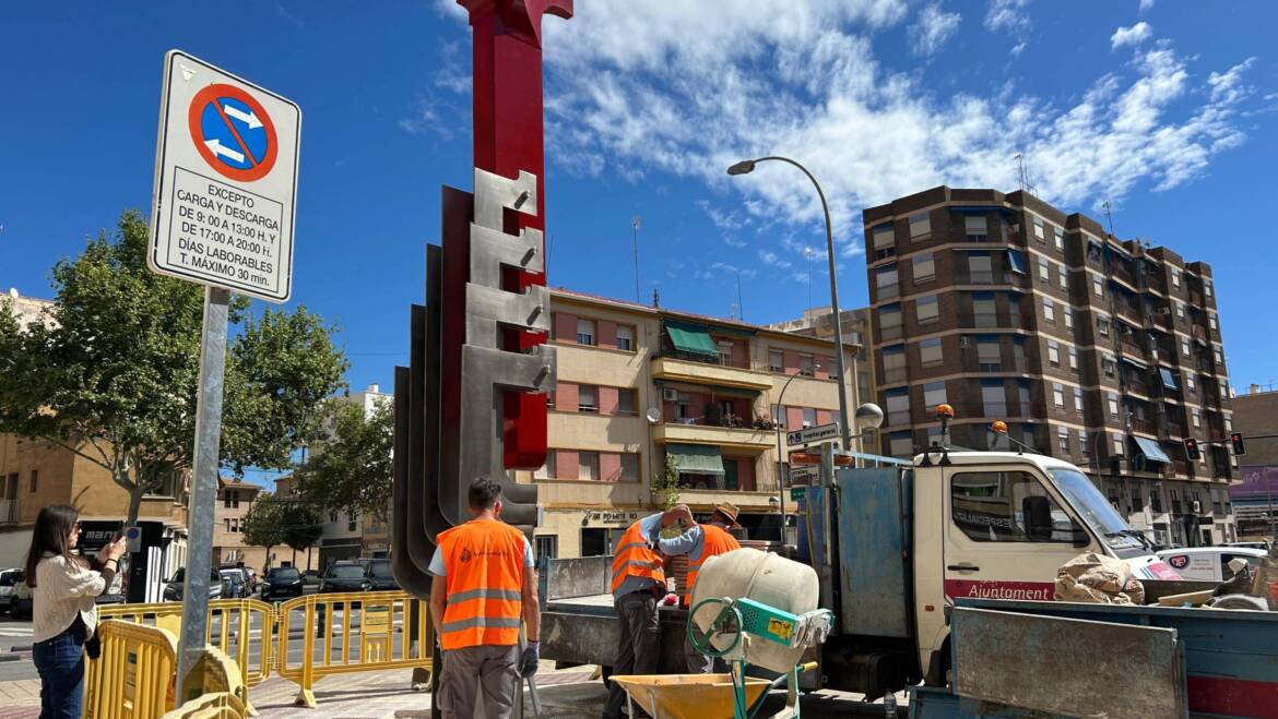 L’escultura ‘Drac de Jaume I’ ja lluïx restaurada en la seua nova ubicació en Pedro Juan Perpinyà